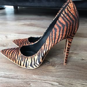 Shoe Republica tiger print heel